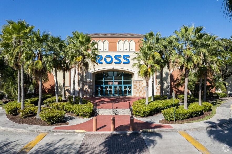 More Photos Of 1205-1425 NE 163rd St, North Miami Beach General Retail For Lease