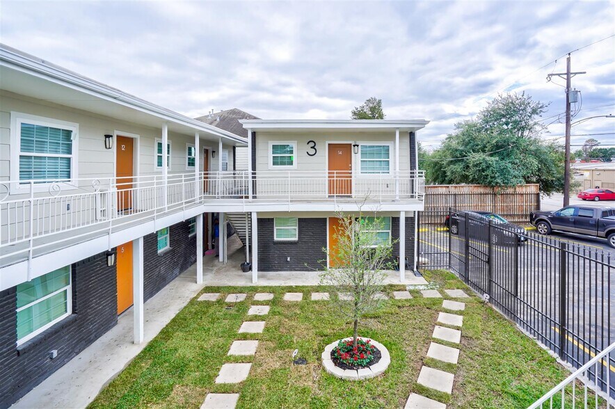 More Photos Of 1824 Thonig Rd, Houston Apartments For Sale