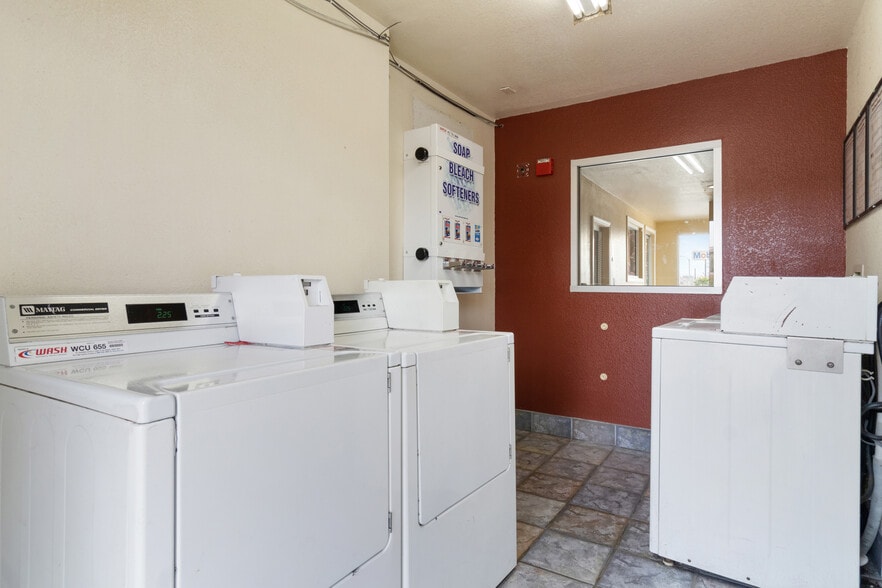 More Photos Of 16901 Stoddard Wells Rd, Victorville Hotel For Sale