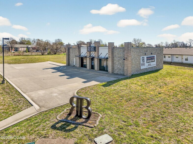 More Photos Of 500 Peachtree Dr, Carthage General Retail For Sale