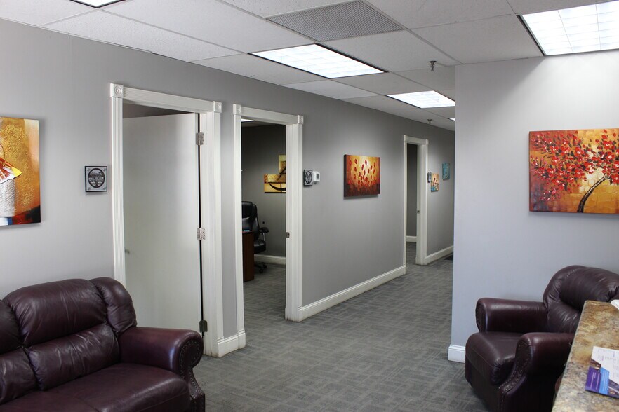 More Photos Of 6820-6848 Washington Ave S, Eden Prairie Showroom For Lease