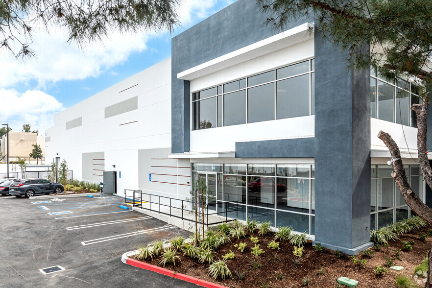 Primary Photo Of 11295 Inland Ave, Jurupa Valley Manufacturing For Lease