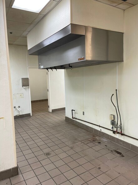 More Photos Of 6701 Crestwood Blvd, Birmingham Freestanding For Sale