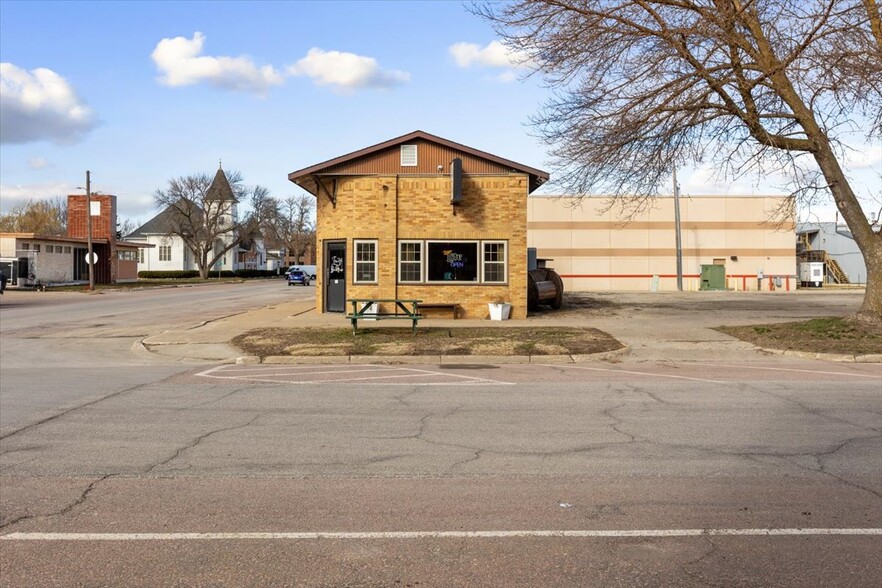 Primary Photo Of 1034 8th St, Onawa Bar For Sale