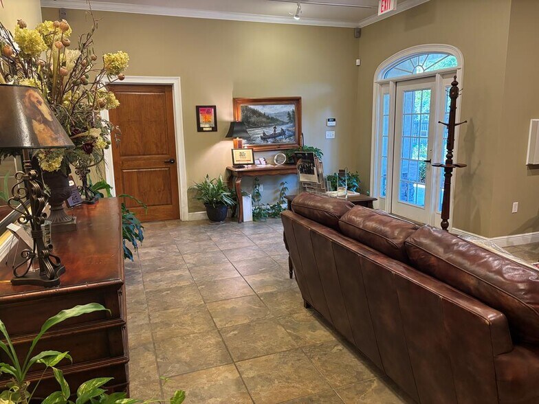 More Photos Of 4081 Inner Perimeter Rd, Valdosta Office Residential For Sale