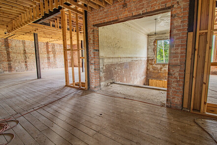 More Photos Of 5961 14th St, Detroit General Retail For Sale