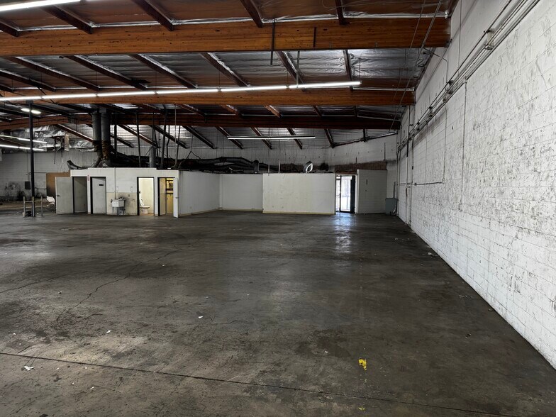 More Photos Of 12035-12055 Sherman Way, North Hollywood Warehouse For Lease