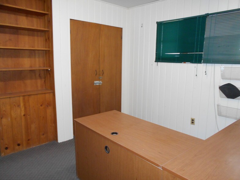 More Photos Of 512 E Greene St, Carlsbad Flex For Sale