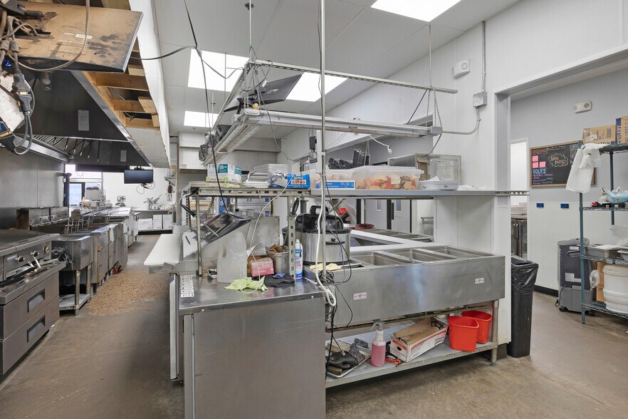 More Photos Of 7609 Hillside Rd, Amarillo Freestanding For Lease