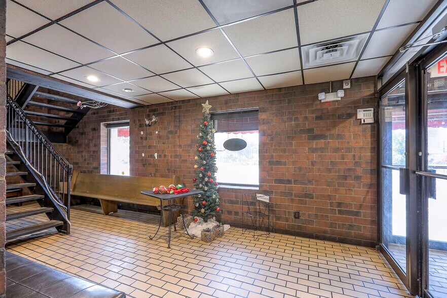 More Photos Of 330 E 135th St, Kansas City Restaurant For Sale