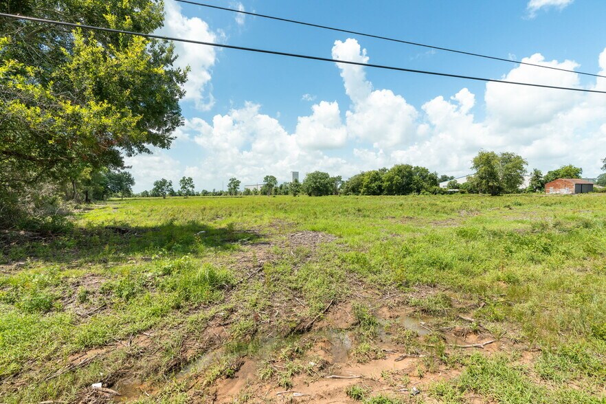 More Photos Of 42243 Old Hempstead Highway, Waller Land For Sale