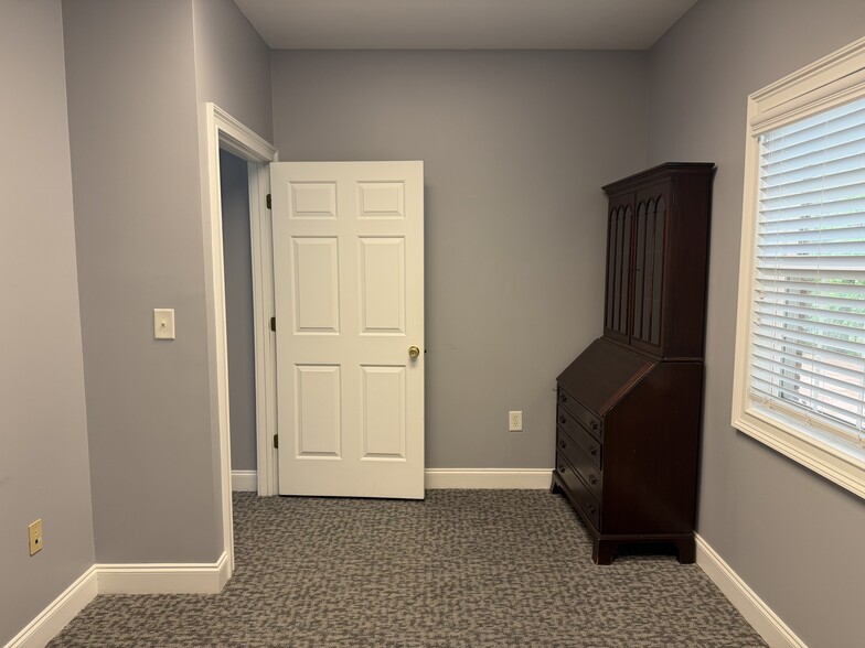 Primary Photo Of 3237 S Cherokee Ln, Woodstock Office For Sale