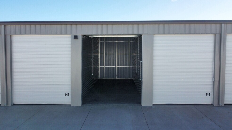 More Photos Of 3645 Andy Devine Ave, Kingman Specialty For Sale