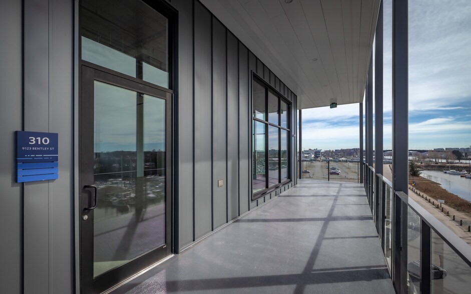 More Photos Of 1568 W 75th Ave, Vancouver Light Distribution For Sale