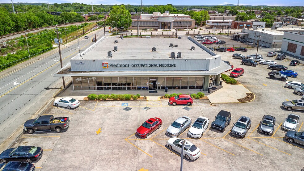 More Photos Of 124 3rd St, Macon-Bibb Medical For Sale