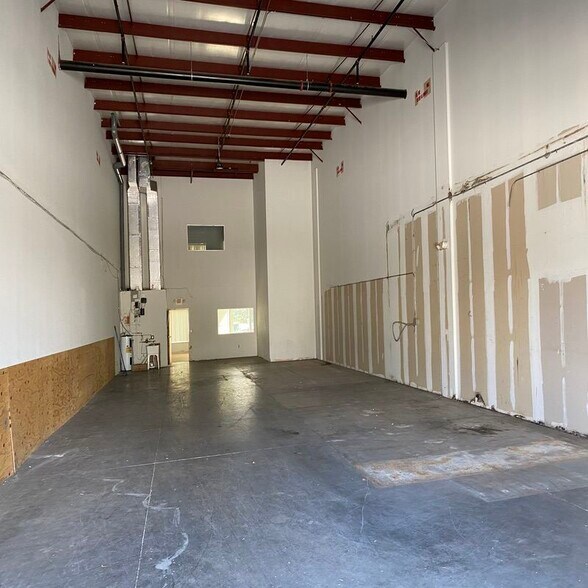 More Photos Of 4333 Silver Star Rd, Orlando Warehouse For Lease