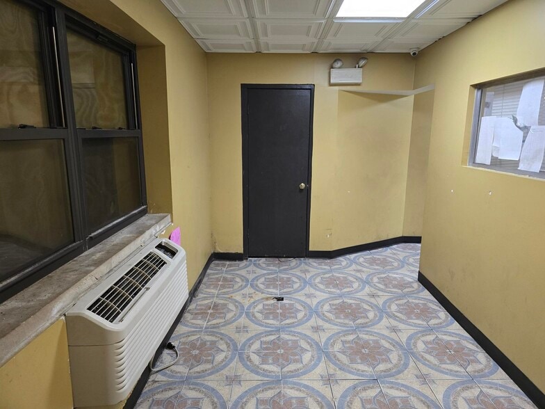 More Photos Of 7621 S Cottage Grove Ave, Chicago Hotel For Sale