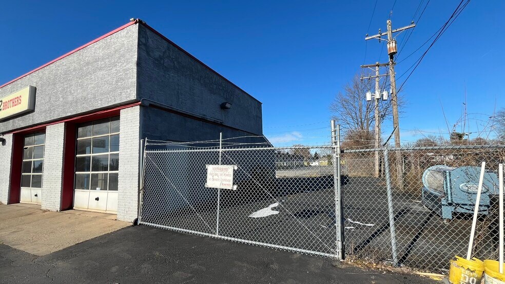 More Photos Of 1248 E Dublin Granville Rd, Columbus Auto Repair For Sale