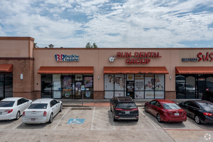 More Photos Of 3811 Center St, Deer Park Unknown For Lease