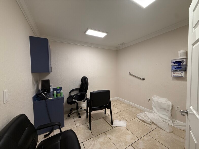 More Photos Of 9611 SW 40th St, Miami Medical For Sale