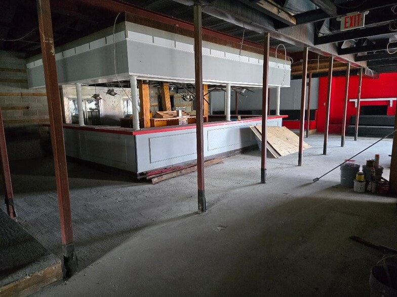 More Photos Of 2020 Country Club Ave NW, Huntsville Restaurant For Sale