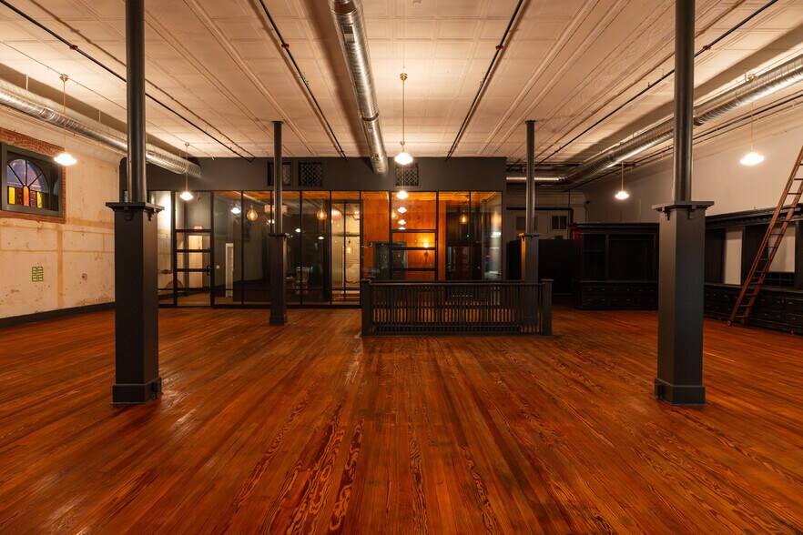 More Photos Of 119 W San Antonio St, Lockhart Storefront Retail Office For Lease