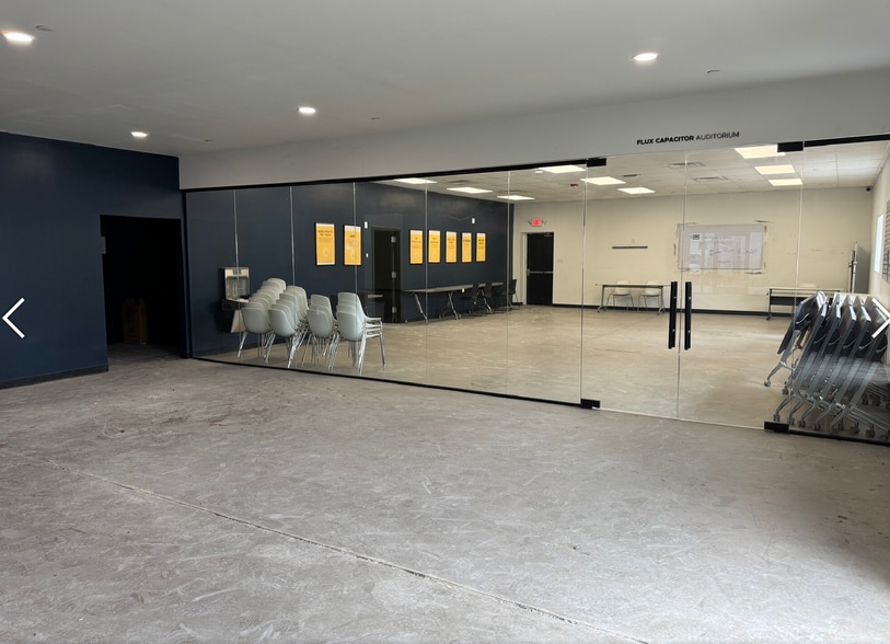 More Photos Of 511 Route 168, Turnersville Warehouse For Lease