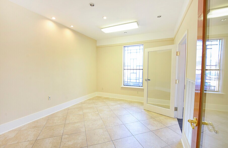 More Photos Of 4641 Fairfield St, Metairie Medical For Lease