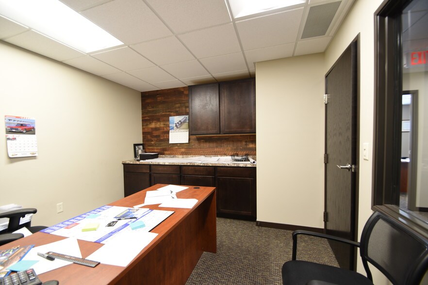 More Photos Of 4151 38th St S, Fargo Flex For Lease