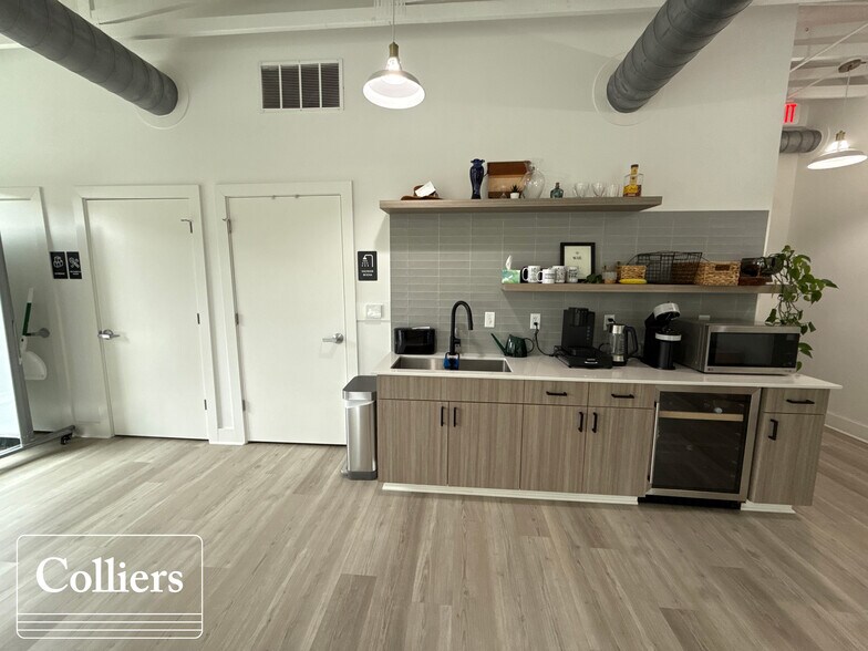 More Photos Of 204 SE 6th St, Bentonville Office For Lease