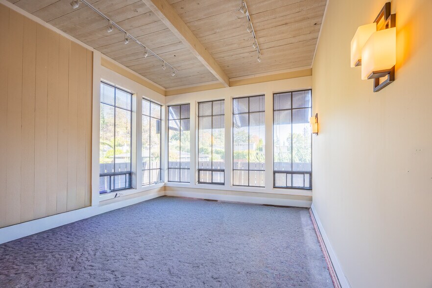 More Photos Of 1036 Sir Francis Drake Blvd, Kentfield Office For Lease