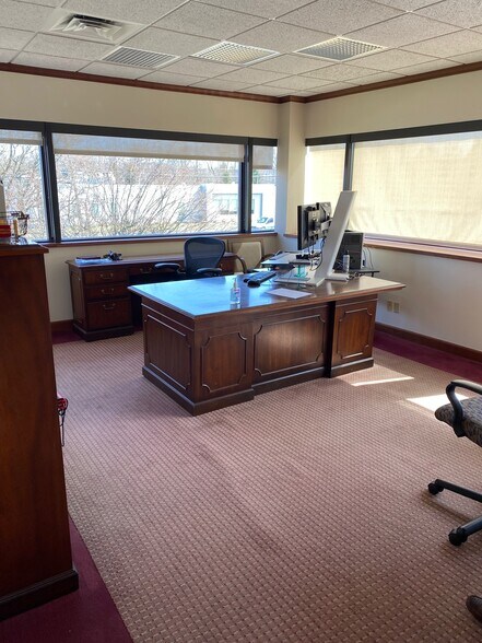 More Photos Of 541 Pierce St, Kingston Bank For Lease