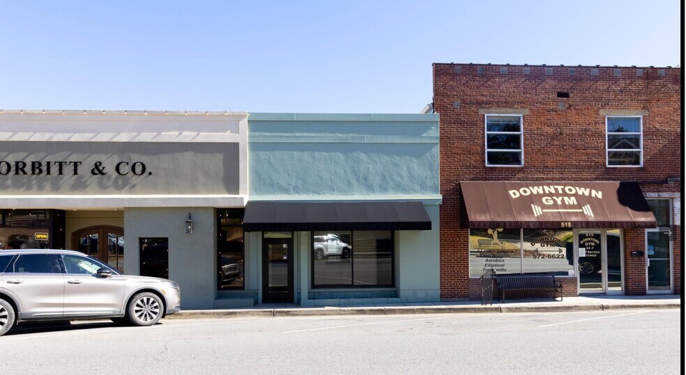 Primary Photo Of 513 Gunter Ave, Guntersville Office For Sale