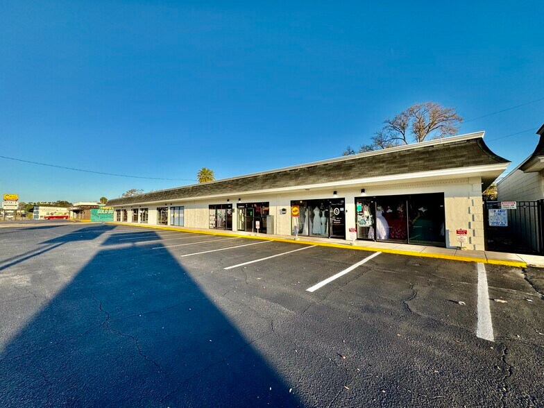 Primary Photo Of 4239 Kennedy blvd, Tampa General Retail For Lease