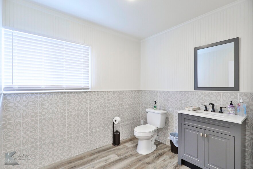 More Photos Of 2257 Industrial Blvd, Abilene Office For Sale