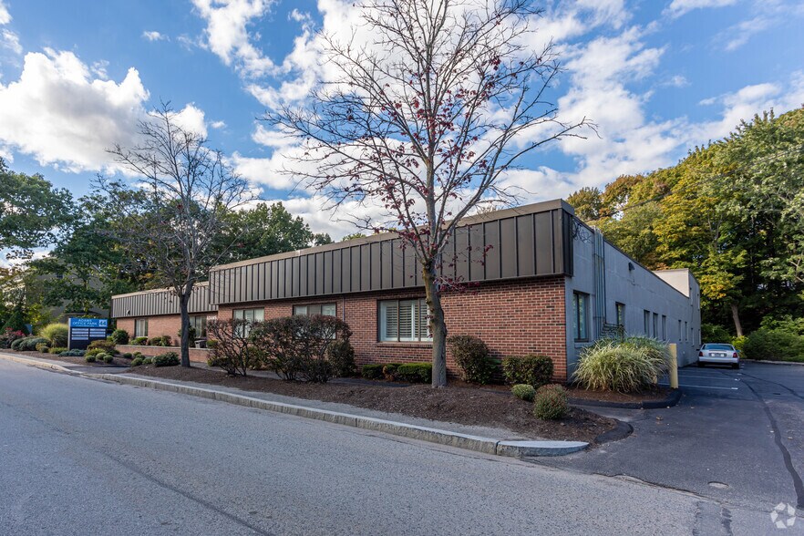 More Photos Of 44 Adams St, Braintree Medical For Lease