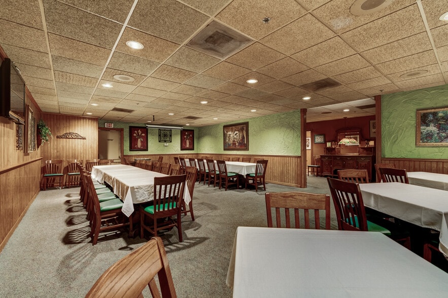 More Photos Of 1702 Park Hill Dr, Gainesville Restaurant For Sale