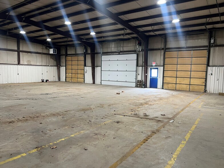 More Photos Of 1000 Kramer St, South Charleston Service For Lease