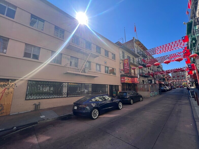 More Photos Of 160 Waverly Pl, San Francisco Storefront Retail Office For Lease