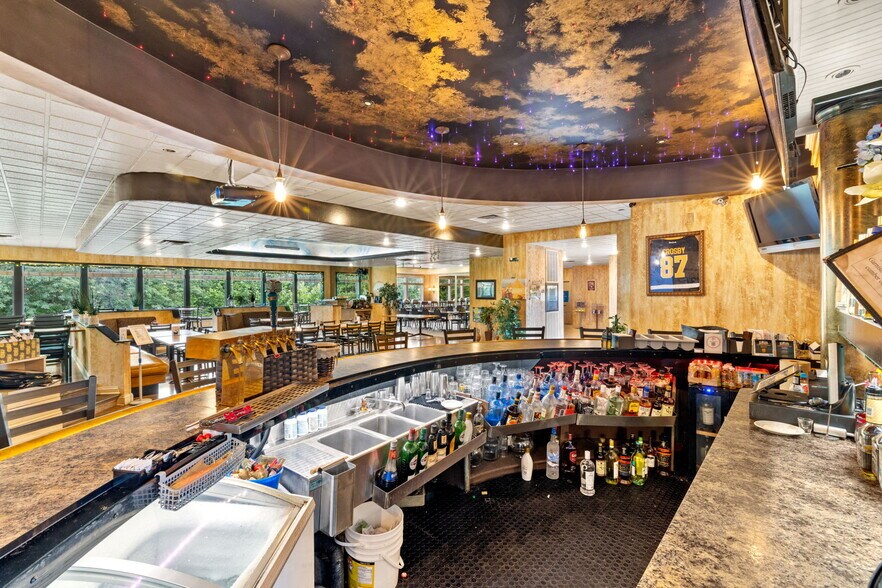 More Photos Of 2001 E Washington St, New Castle Restaurant For Sale