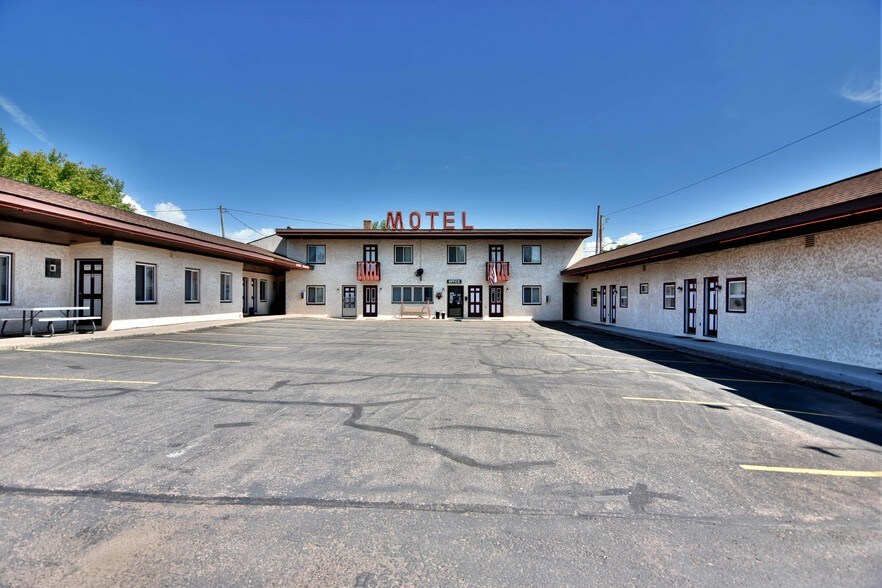 More Photos Of 100 Silver St, Hurley Hotel For Sale