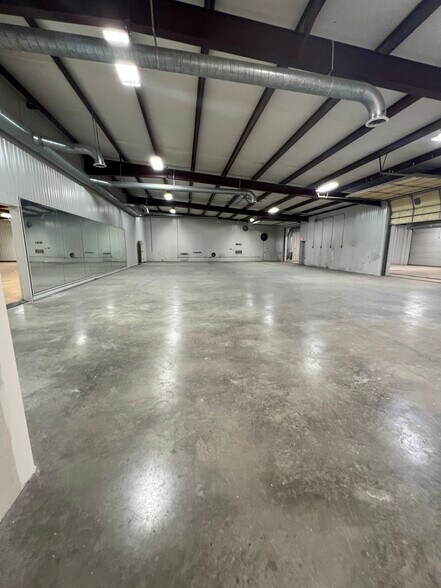 More Photos Of 10100 Hicks Field Rd, Fort Worth Warehouse For Sale