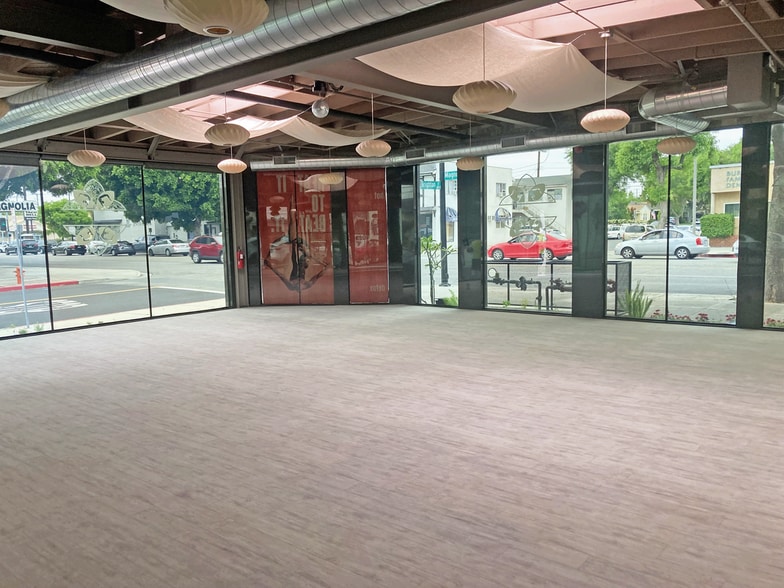 More Photos Of 2316-2320 W Magnolia Blvd, Burbank Storefront Retail Office For Sale