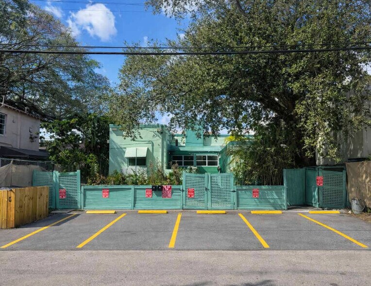 More Photos Of 7613-7617 Biscayne Blvd, Miami Storefront Retail Office For Sale