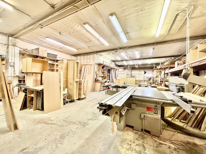 More Photos Of 34 Baxter Ave, Stamford Warehouse For Sale