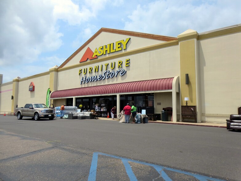 Primary Photo Of 1804 MacArthur Dr, Alexandria Unknown For Lease