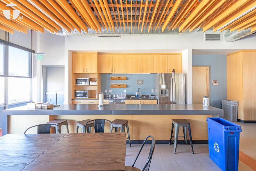 More Photos Of 2401-2407 J St, Sacramento Loft Creative Space For Lease