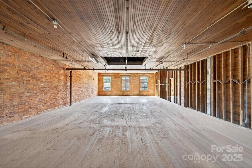 More Photos Of 47 Catawba ave, Old Fort Flex For Sale