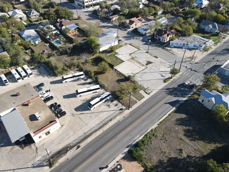 More Photos Of 1505 E Houston St, San Antonio Truck Terminal For Lease