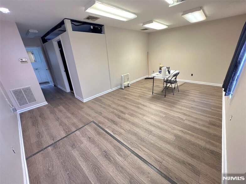 More Photos Of 50 Moonachie Rd, Moonachie Office For Sale